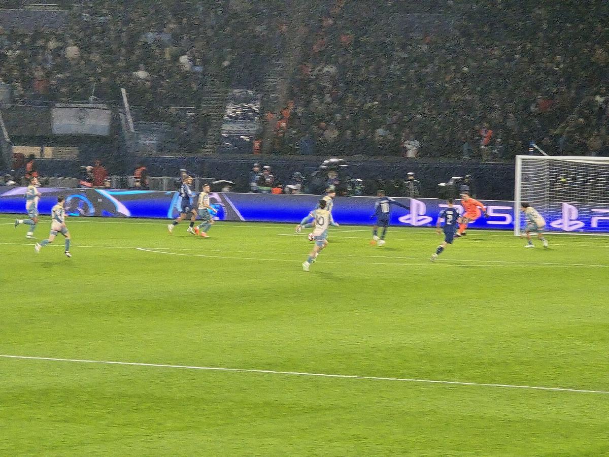 登贝莱与姆巴佩、维尼修斯全面对比：三大极速边锋谁更强