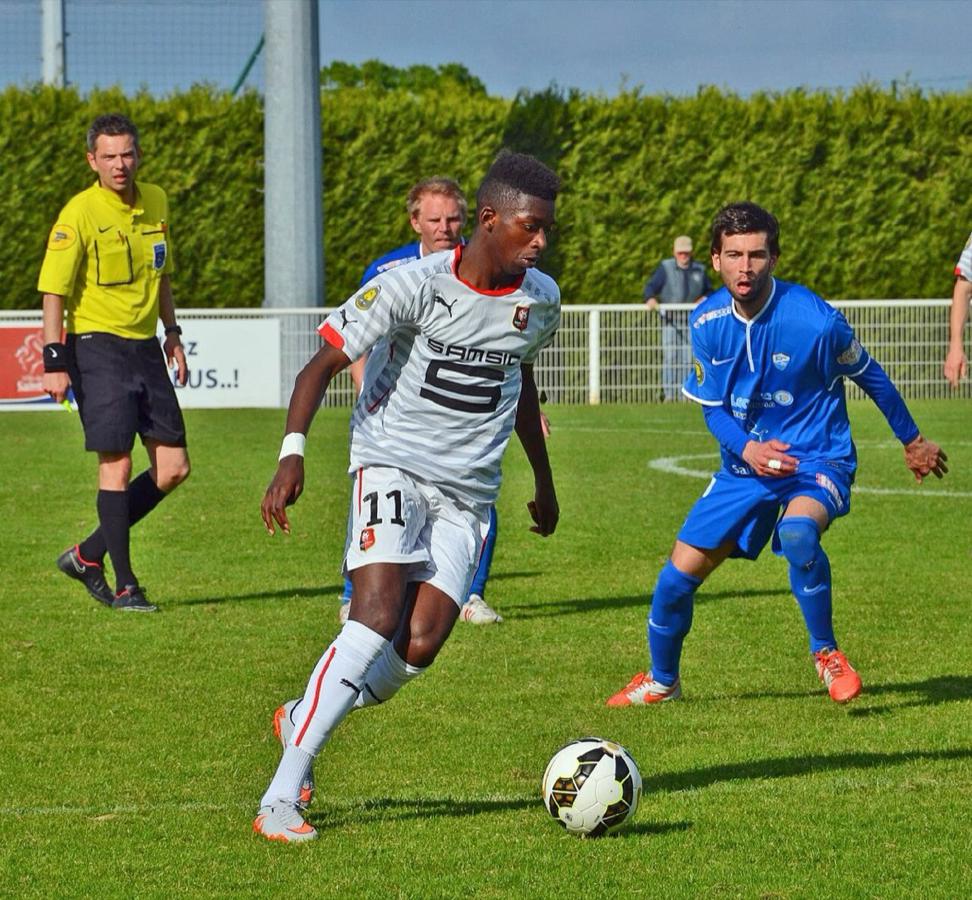 登贝莱雷恩青训起步之路:从诺曼底少年到法甲新星的蜕变